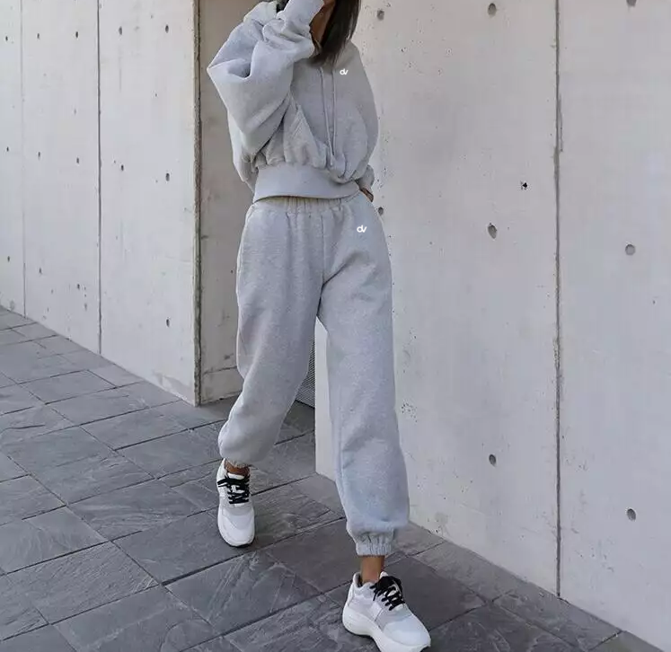 GREY OUTFIT 🐰  Gray hoodie outfit, Grey outfit, Gray sweatpants outfit